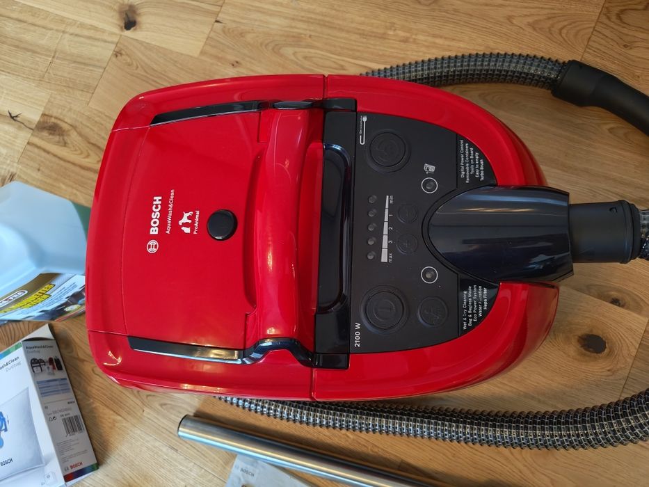 Aspirator cu spălare Bosch BWD421PET – stare excelentă, folosit foarte