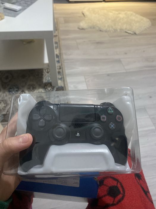 2 Controlere pentru ps4 + un joc