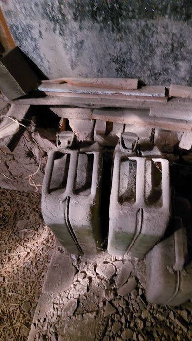 Канистры продаются