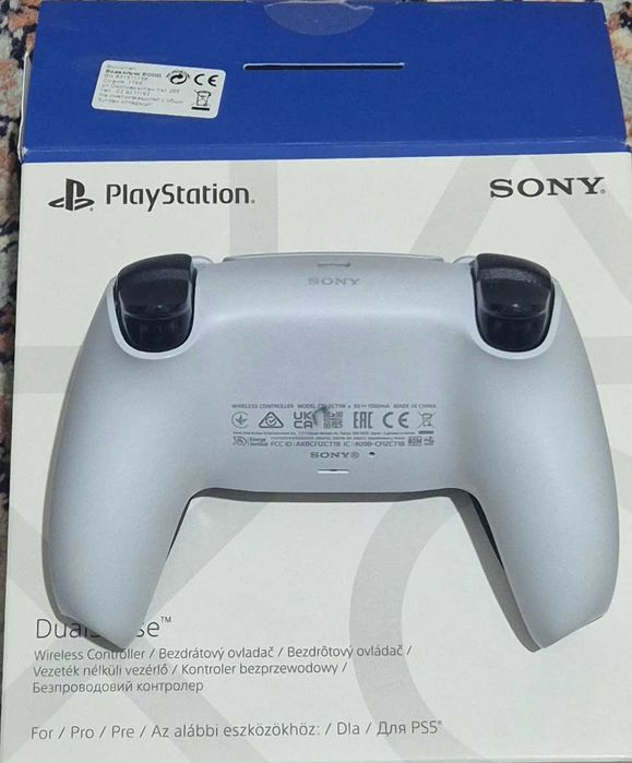 PS5 controller  DualSense