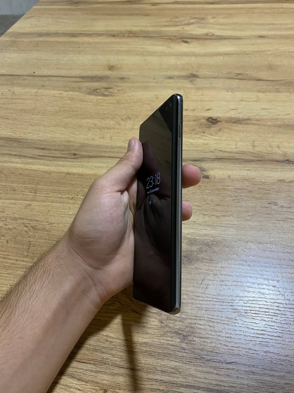 Galaxy S10 Plus ideal holatda, aybi yoq
