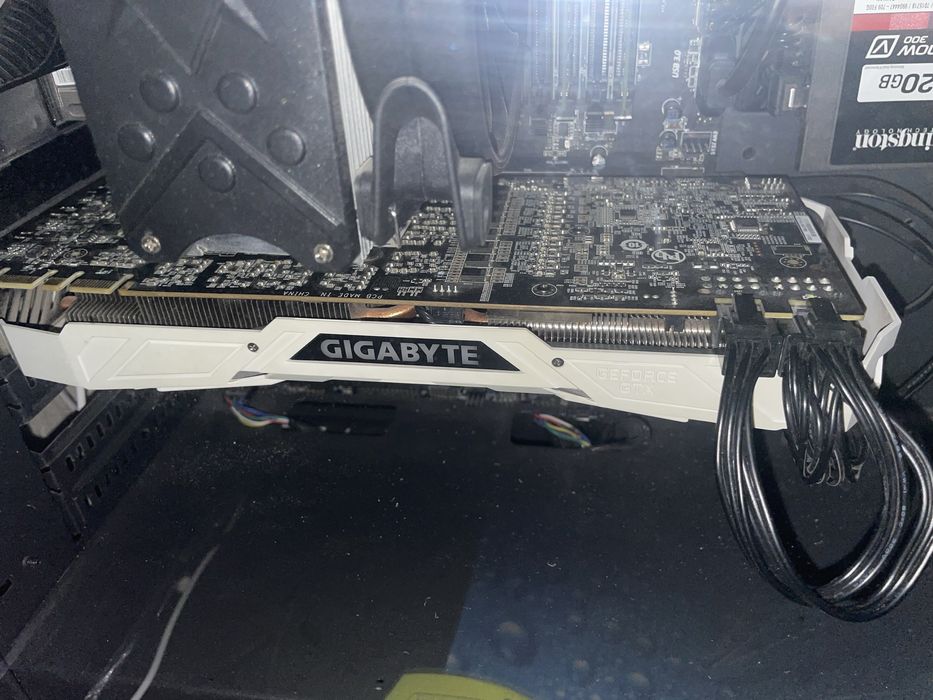 Продам Gigabyte 1080ti