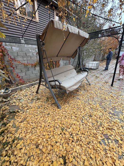 Качеля с навесом, лежаки