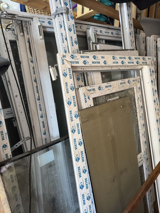 Окна пластиковые новые, размеры разные! Высота 1,35.