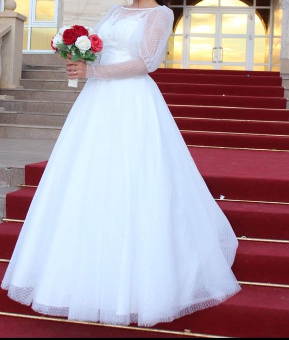 Продается свадебные платья 35000