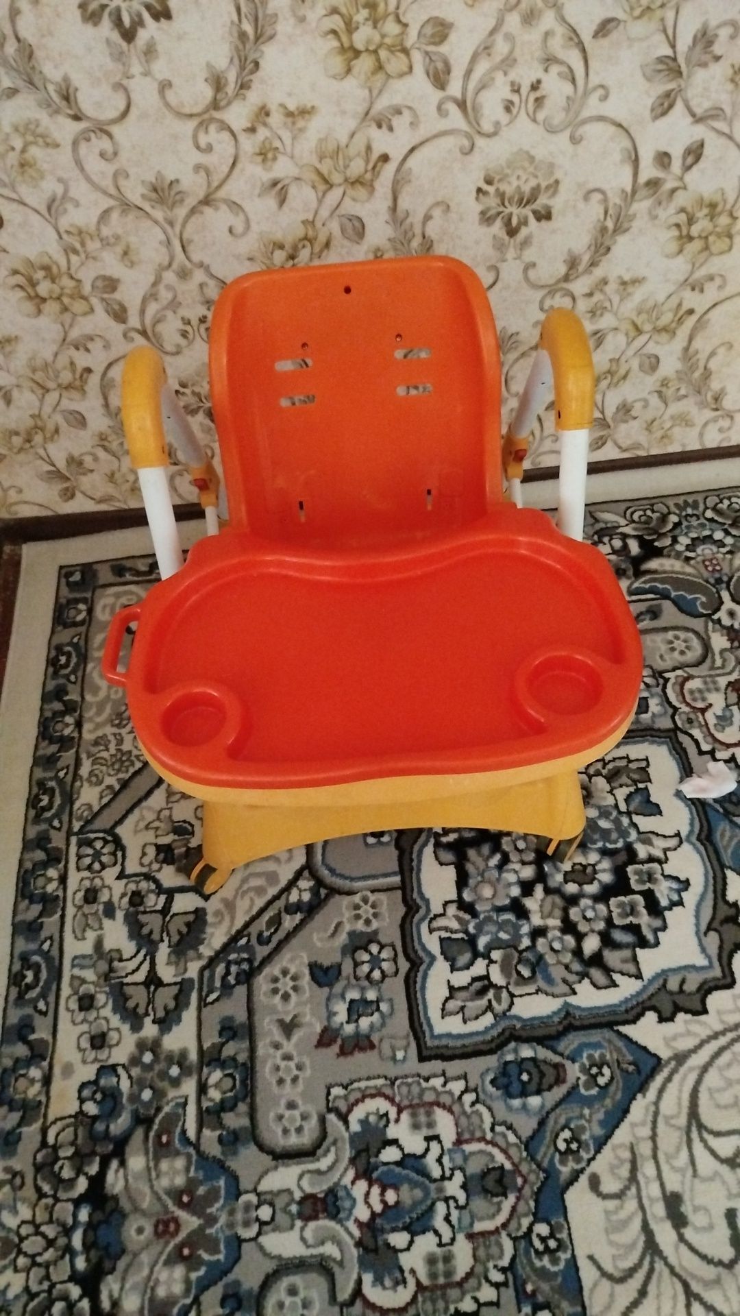 Bolalar ovqatlanadigan stul