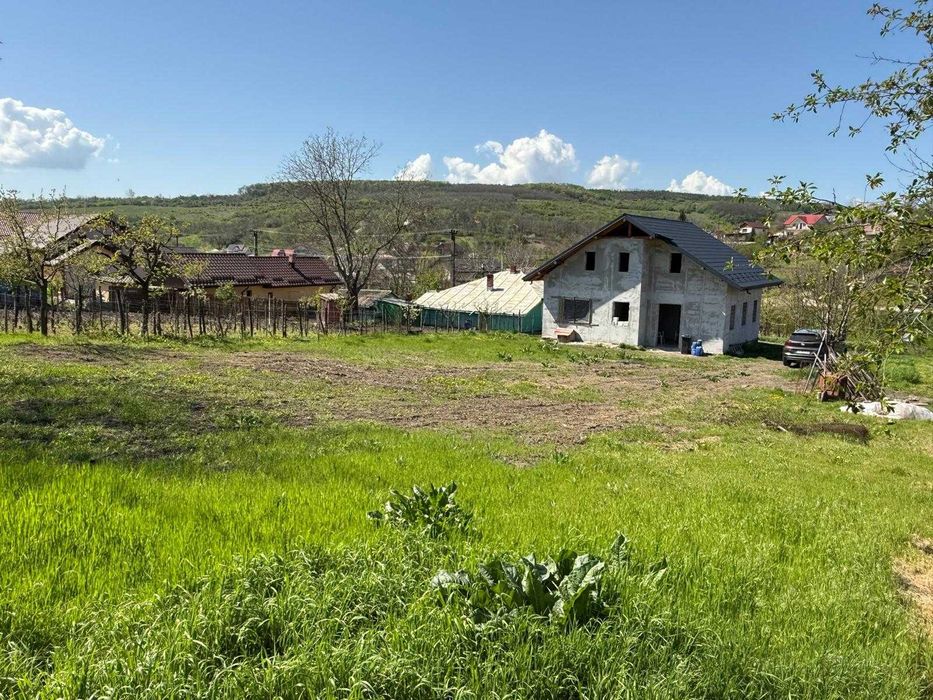 Casă la roșu + teren de 1450 mp în Rediu, Iași