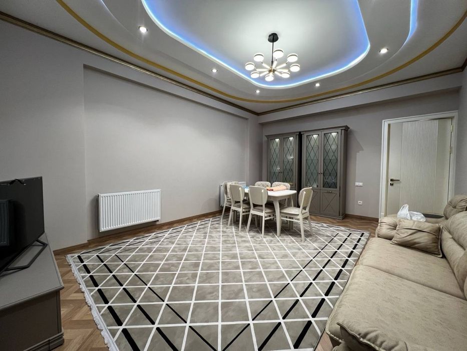 4/4/8 Шота Руставели, ориентир Бобур парк, два санузла, мебель техника