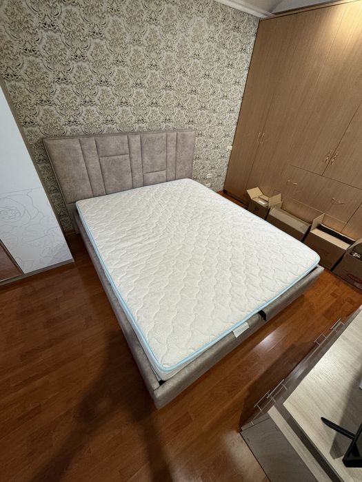 Продам кровать с матрасом