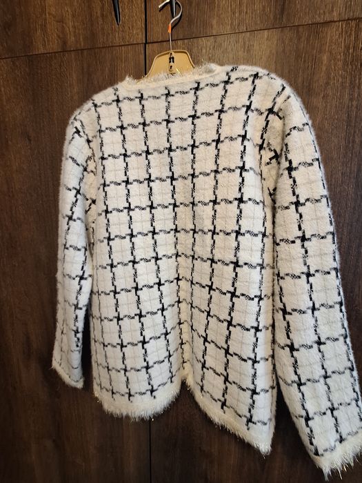 Продавам топла но и елегантна дамкка жилетка/сако