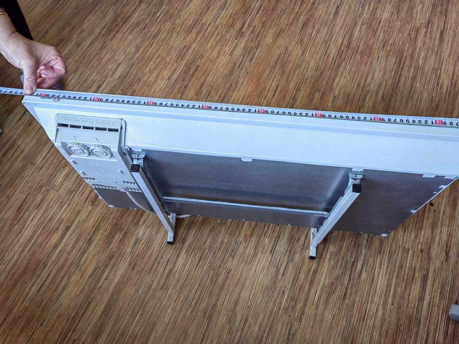 Печка конвекторна 2 KW със стойка за стена.