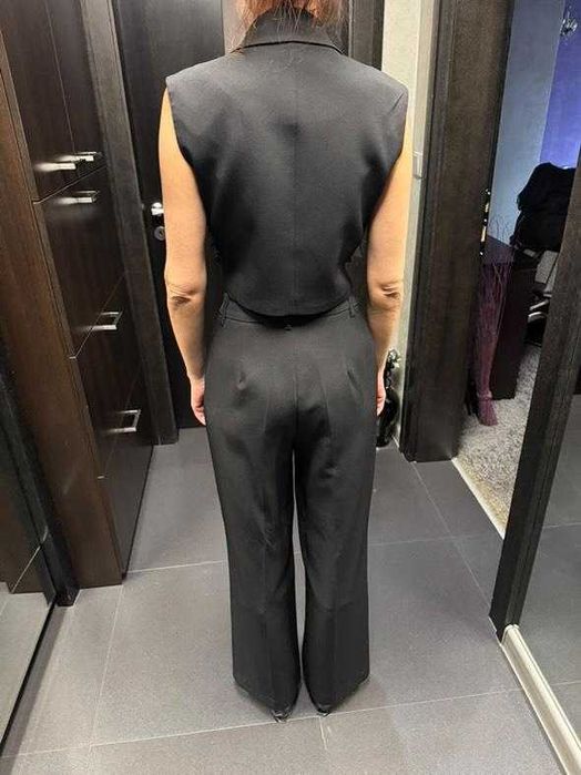 Елегантен черен костюм