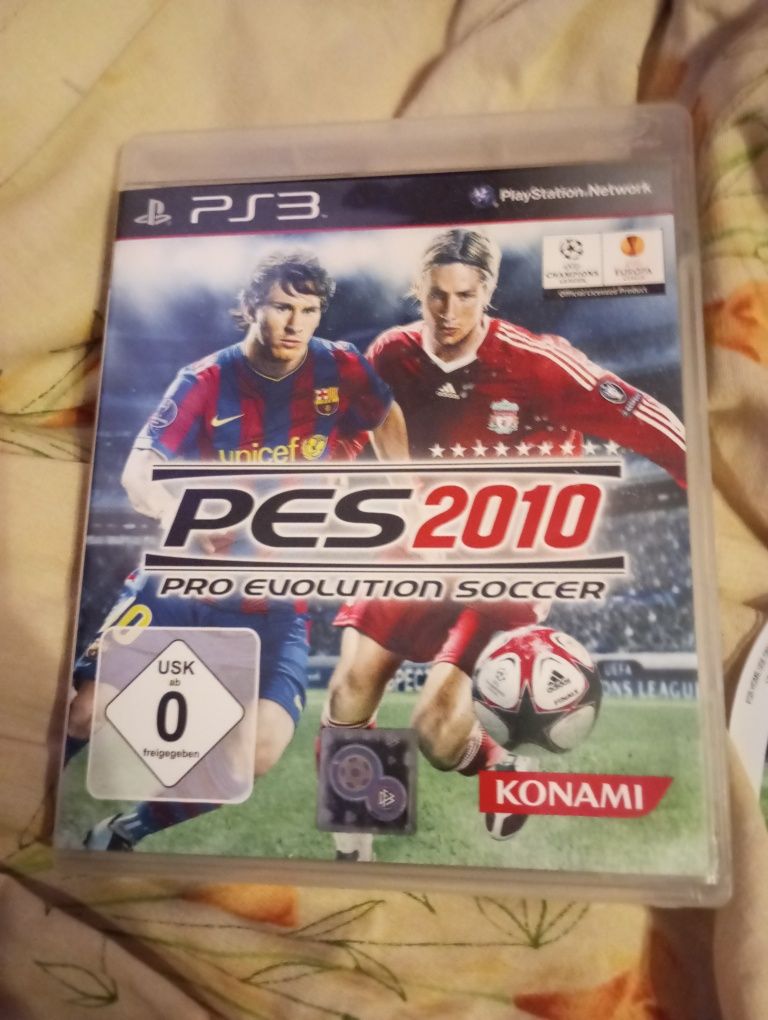 Vând PS 3 cu 2 manete și 4 jocuri