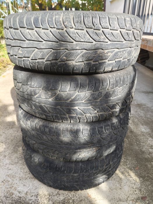 Зимни гуми 215/70/16 за джип втора употреба