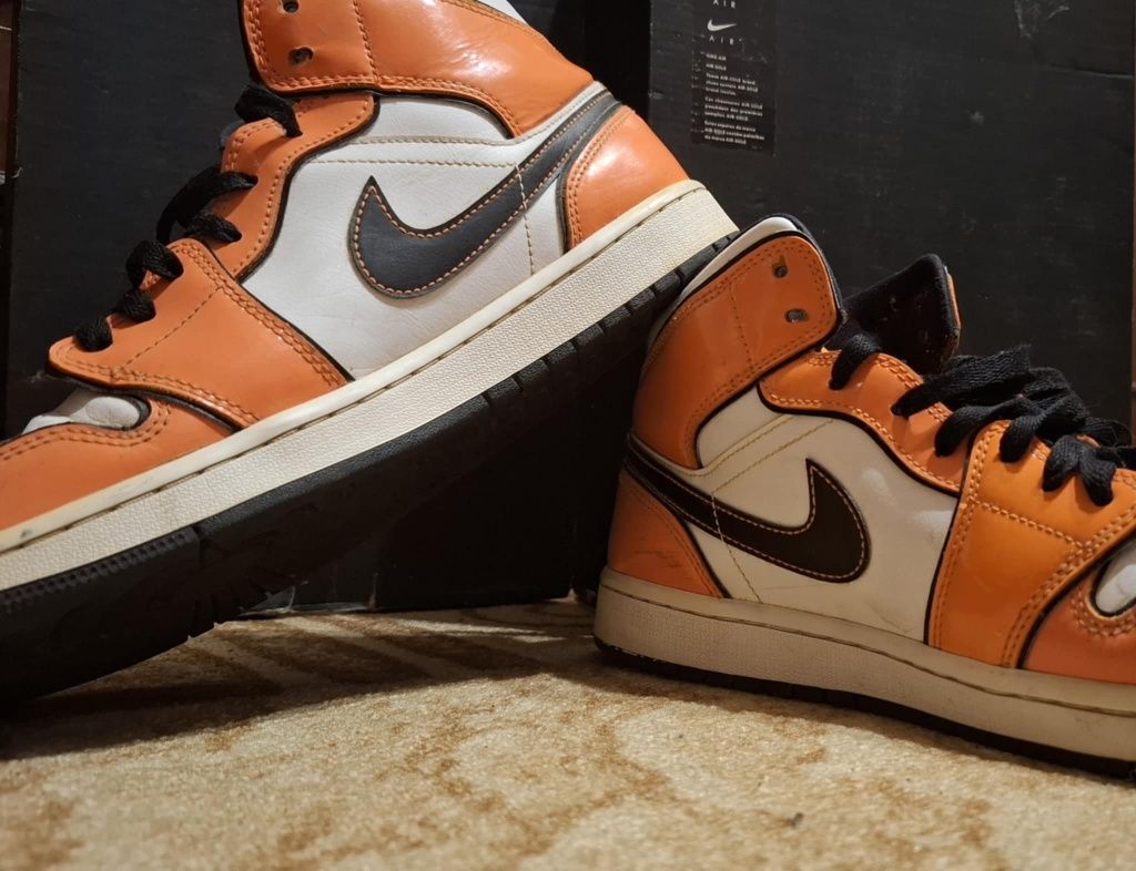 Nike Jordan 1 Mid SE Turf Orange
