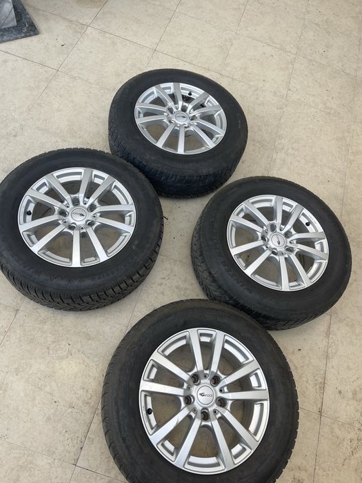 235 65 17 за Джип Dunlop