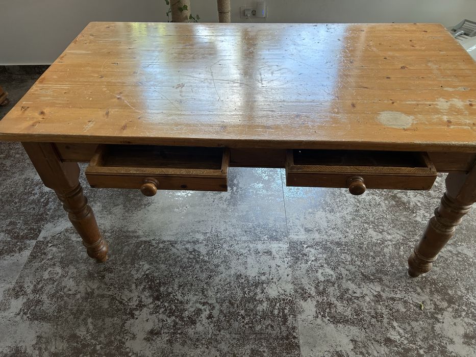 Masa din lemn pentru sase persoane cu sertare