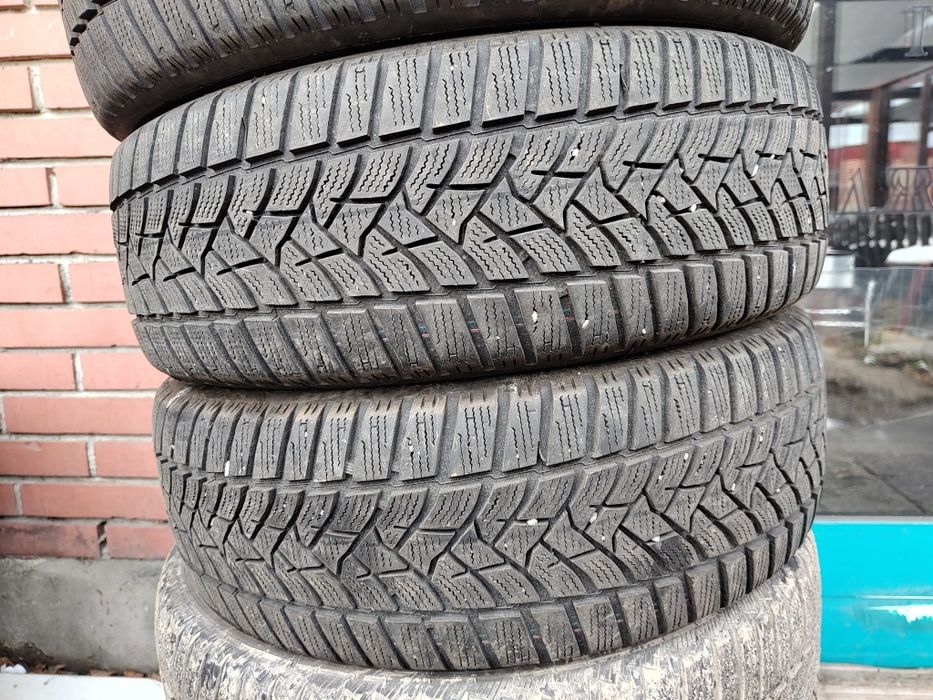 Продавам 4 зимни гуми 205/60/16 Dunlop