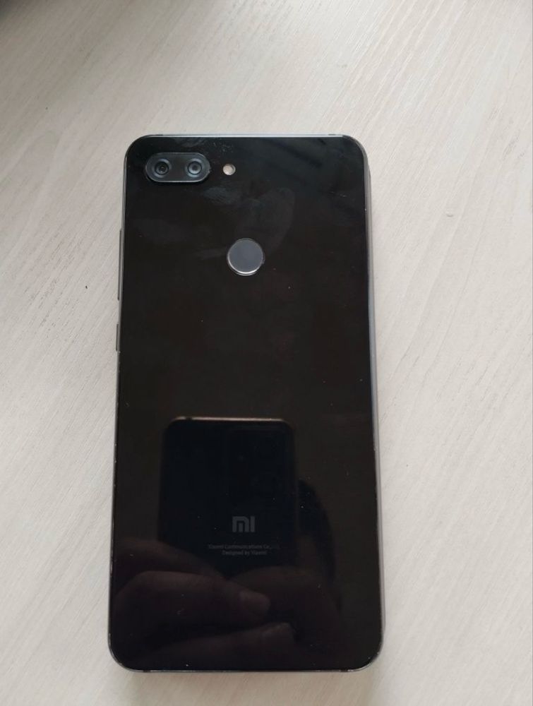 Xiomi 8 Lite srochna sotiladi