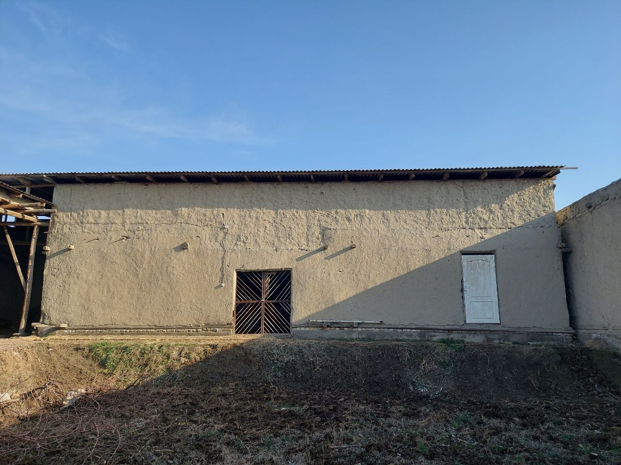 8 sotiqli HOVLI sotiladi KOSARI qilshloqda

Buxoro viloyati Vobkent t