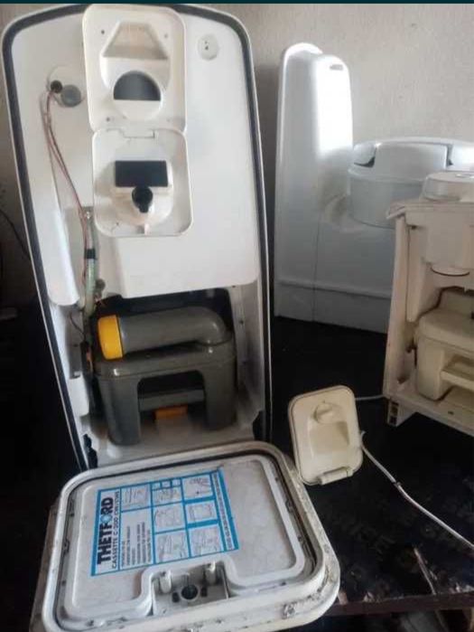 Тоалетна за кемпер ,каравана ,пълен комплект с вратички