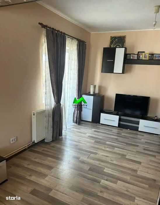 Apartament de vanzare 4 camere zona Vasile Aaron