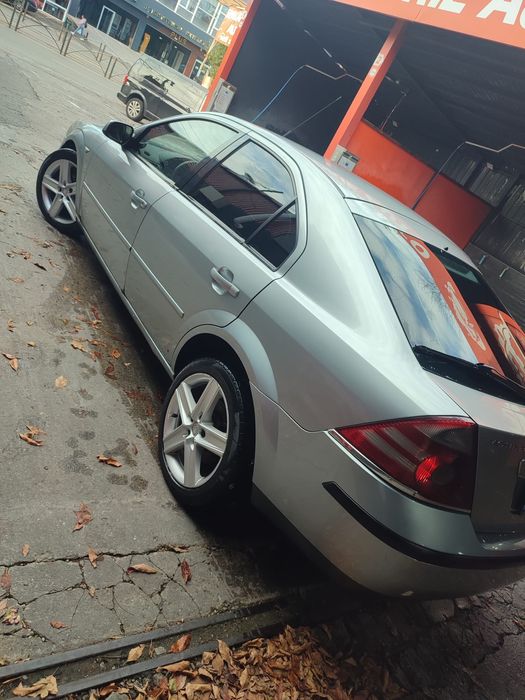 Vând Ford Mondeo motor de 20 diesel 6 trepte 180 de cai full piele