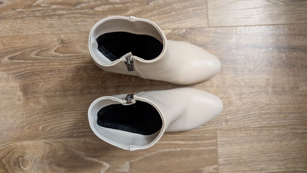 Ghete din piele bej