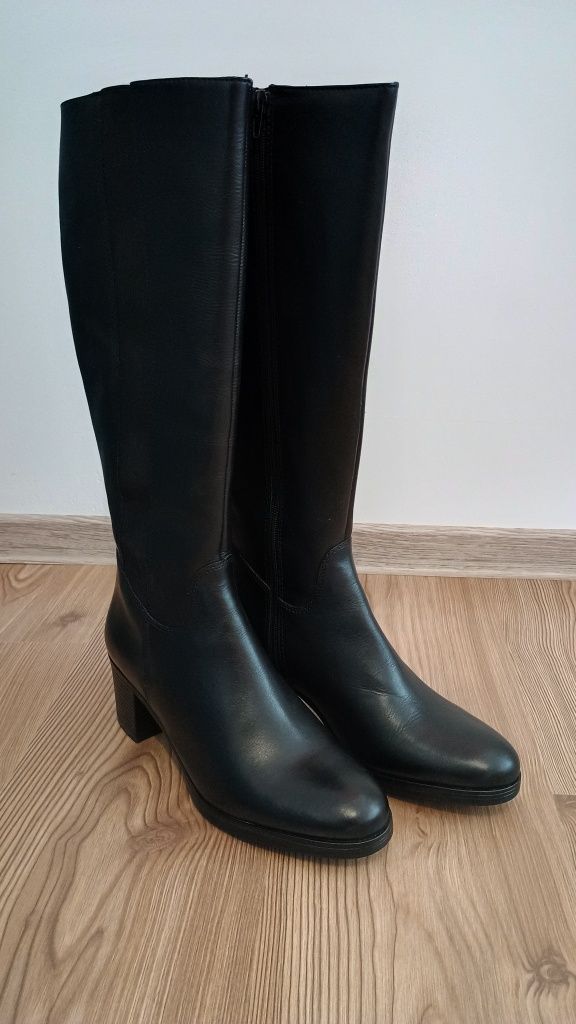Vand cizme de piele noi