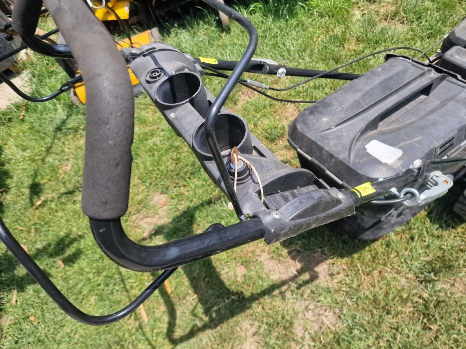 masina  tuns iarba suprafețe mari cu tractiune cos si pornire la cieie