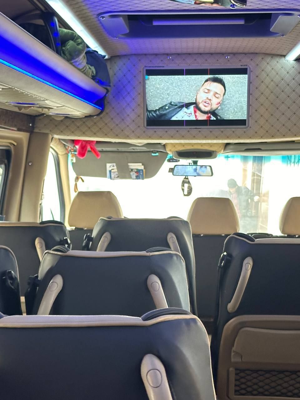 Mercedes-bens siprinter mikroavtobus sotiladi