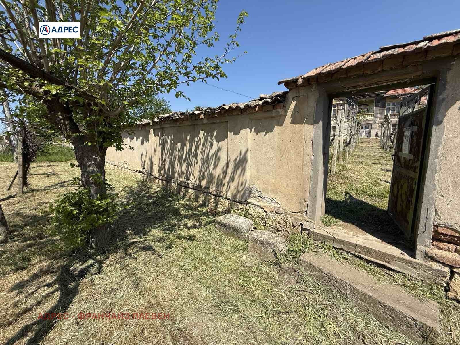 Къща в Плевен, област-гр.Славяново площ 165 цена 30000