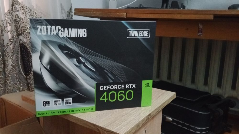 Компьютер кейс килиб тахланган