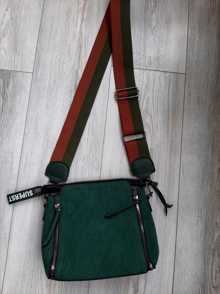 Нова велурена зелена чанта
