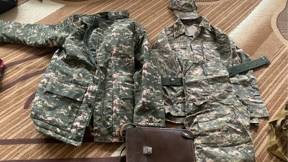 Кроме ушанки и берц все есть