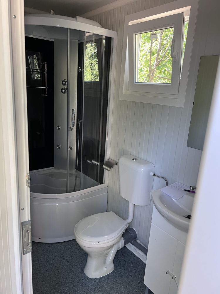 Vând container de locuit , baie bucătarie și dormitor 3x8x2.70