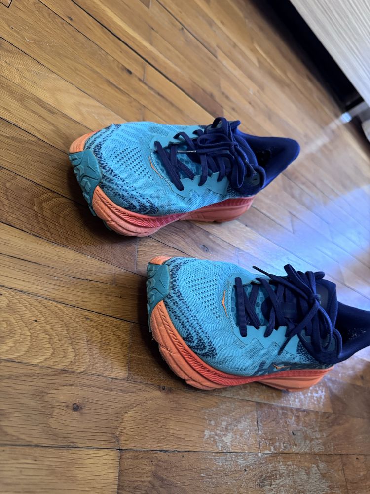 Hoka Challenger 7