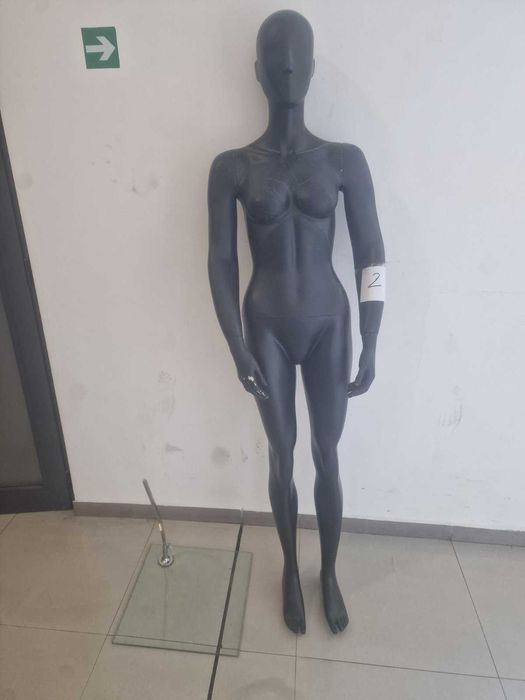 Манекени за дрехи