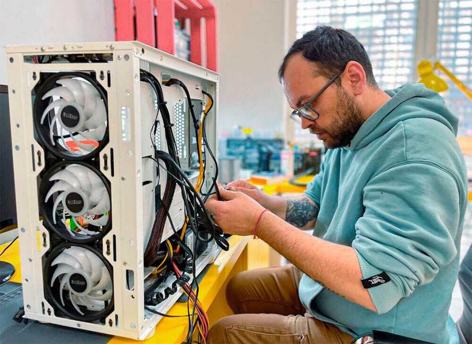 Ремонт компьютеров ремонт компьютера на дому выезд - мастер Руслан