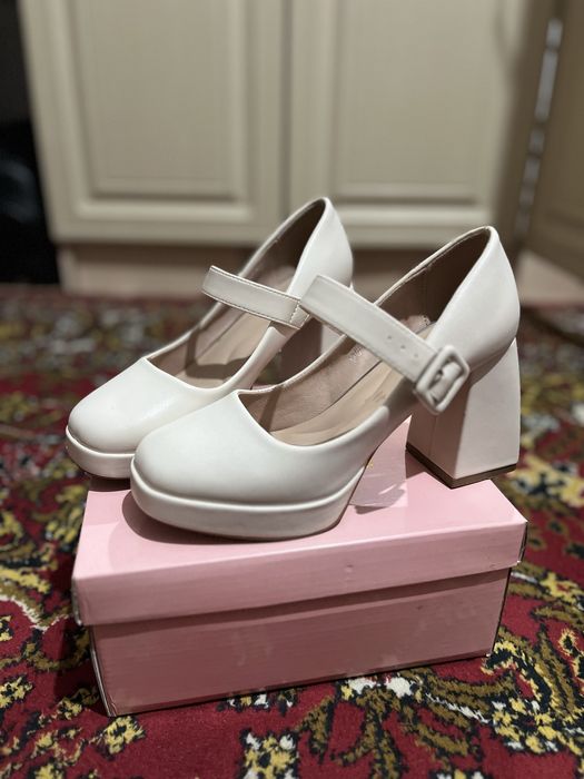 Продам женские туфли, шикарные