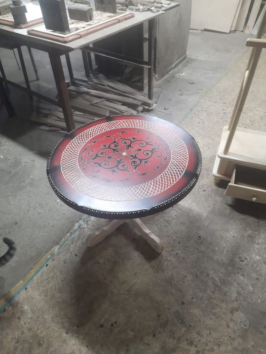 Продам журнальный столик ручная работа.