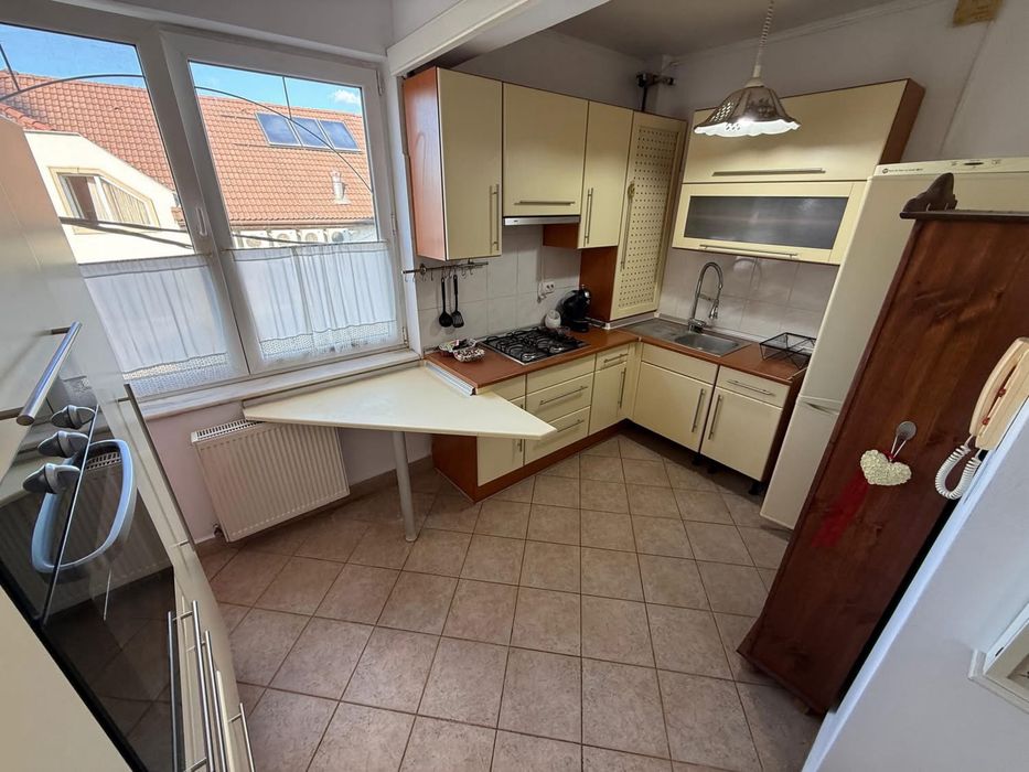 Ofer spre Vanzare Apartament 2 Camere Etaj 2  zona Burdea