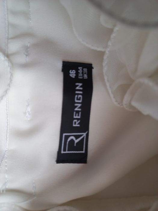 Vând rochiță în stare impecabilă