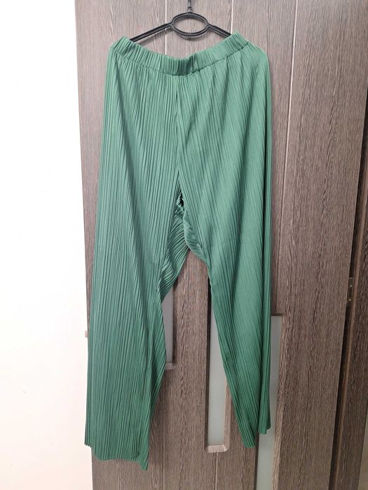 Pantaloni firma Massimo Dutti. Marimea 40 si 42.