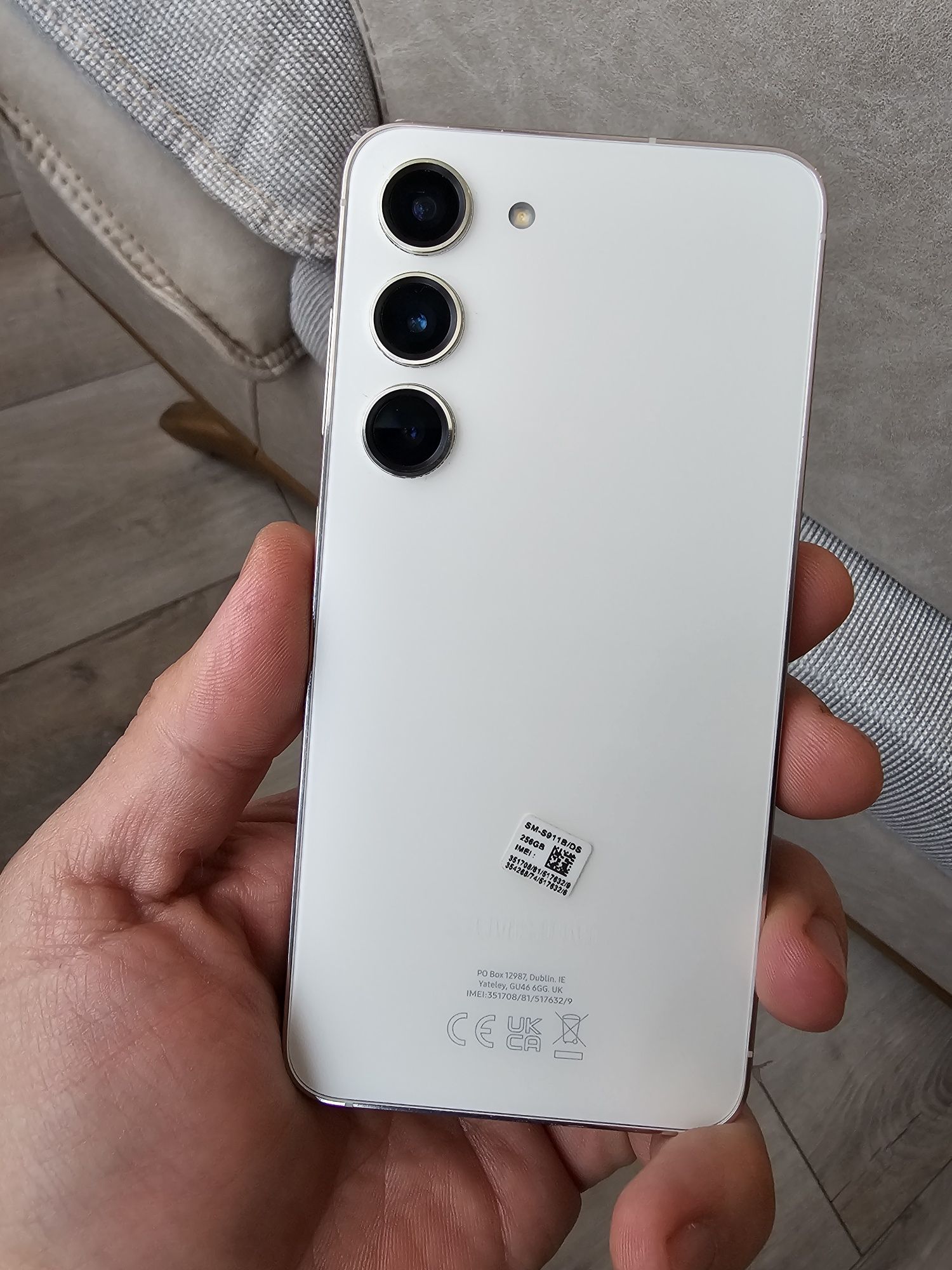 Samsung S23 - гаранция-като нов
