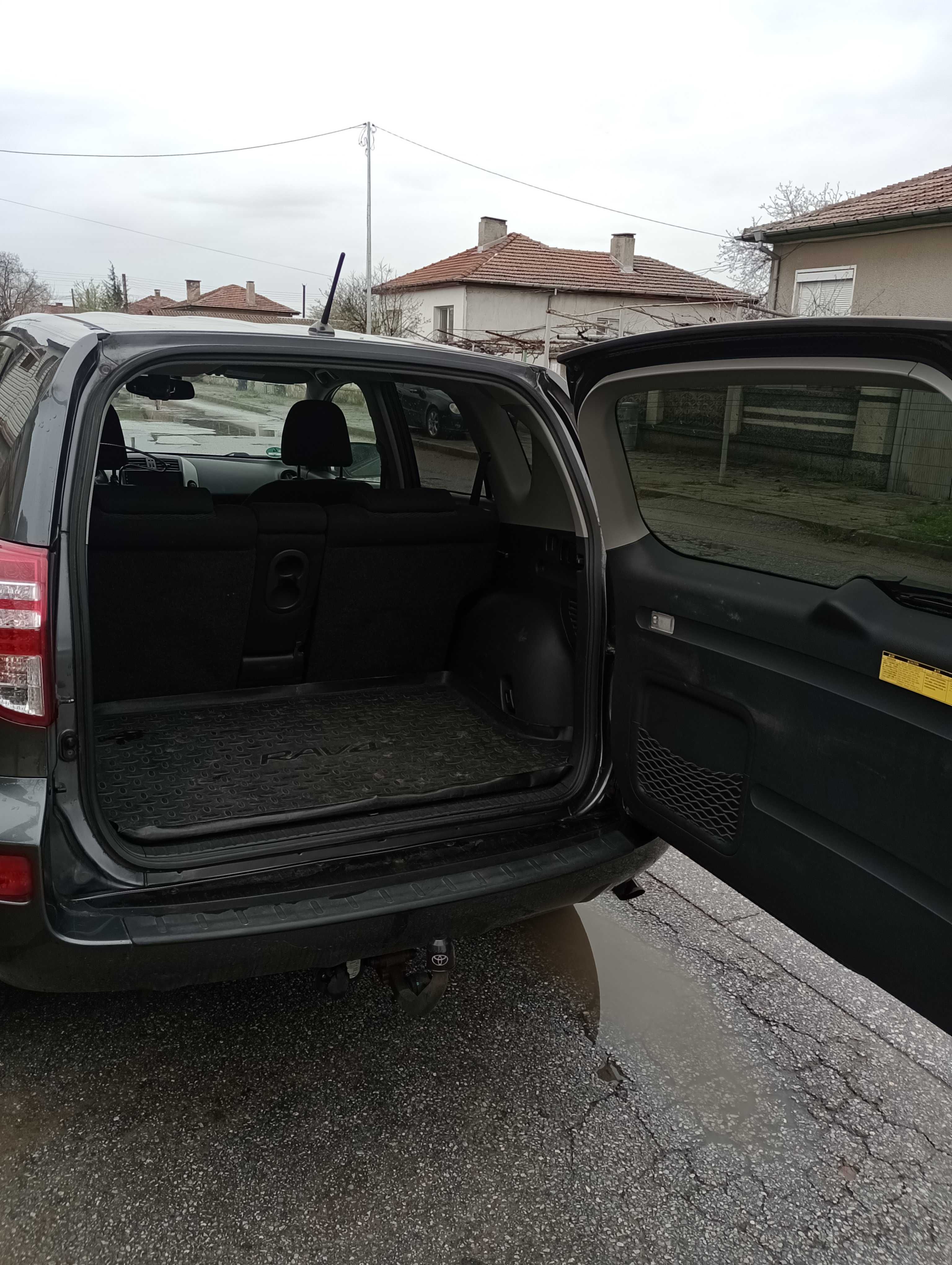 Продавам Toyota Rav 4