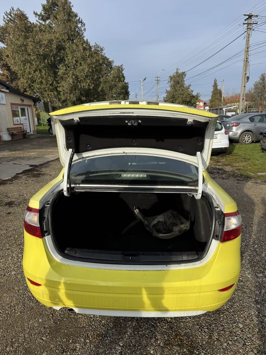 Dezmembrez Renault Fluence 1,6 benzina EURO 6 cod motor H4M 2010-2016