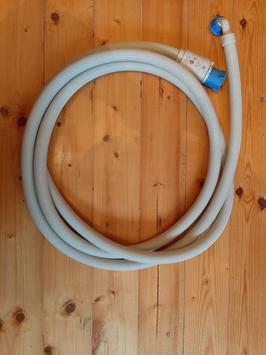 Маркуч за пералня чиста вода.