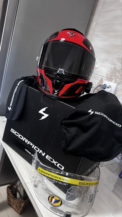 Casca moto, purtata 2 saptamani maxim ( se vinde cu tot cu intercom)