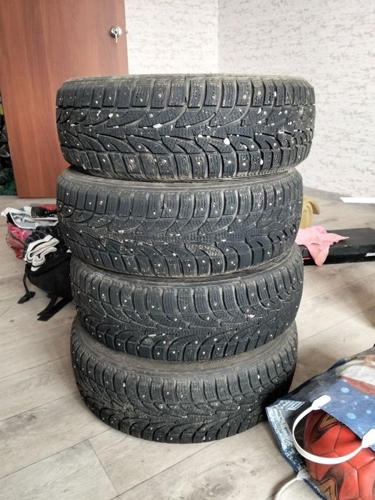 Продам комплект зимных шин sailun